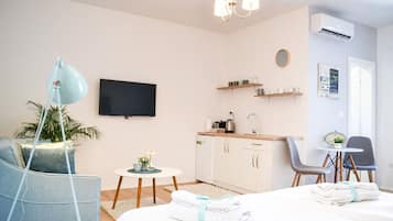 Studio | Cuisine privée | Réfrigérateur, plaque de cuisson, bouilloire électrique, chaise haute