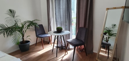 Economy Studio | In-room dining