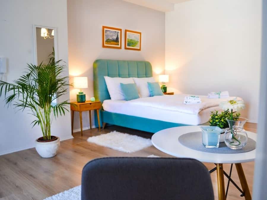 Studio | Soundproofing, iron/ironing board, travel cot, free WiFi