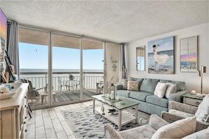 Condo, 3 Bedrooms | Living area