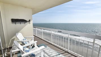 Condo, 3 Bedrooms | Property grounds