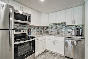 Condo, 3 Bedrooms | Private kitchen
