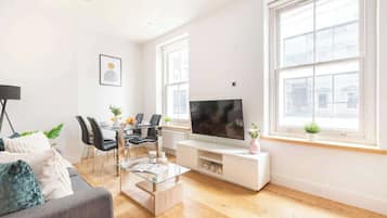 Een smart-tv en een kantoor