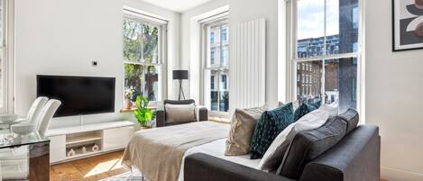 3 slaapkamers, een strijkplank/strijkijzer, gratis wifi, beddengoed