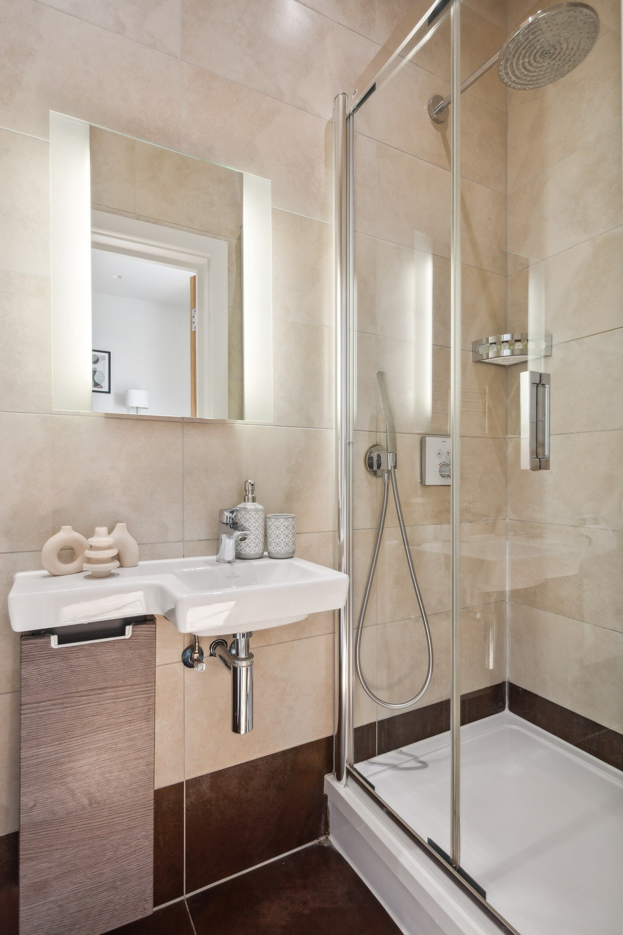 Combined shower/tub, hair dryer, towels, soap