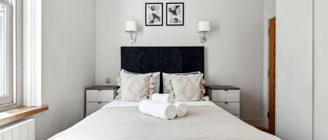 3 slaapkamers, een strijkplank/strijkijzer, gratis wifi, beddengoed