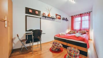Apartment (9) | 1 bedroom, laptop workspace, iron/ironing board, bed sheets