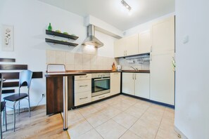 Apartment (9) | Eigene Küche | Kühlschrank, Mikrowelle, Ofen, Herdplatte