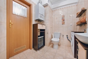 Departamento (9) | Baño | Regadera, secadora de cabello, toallas, papel de baño