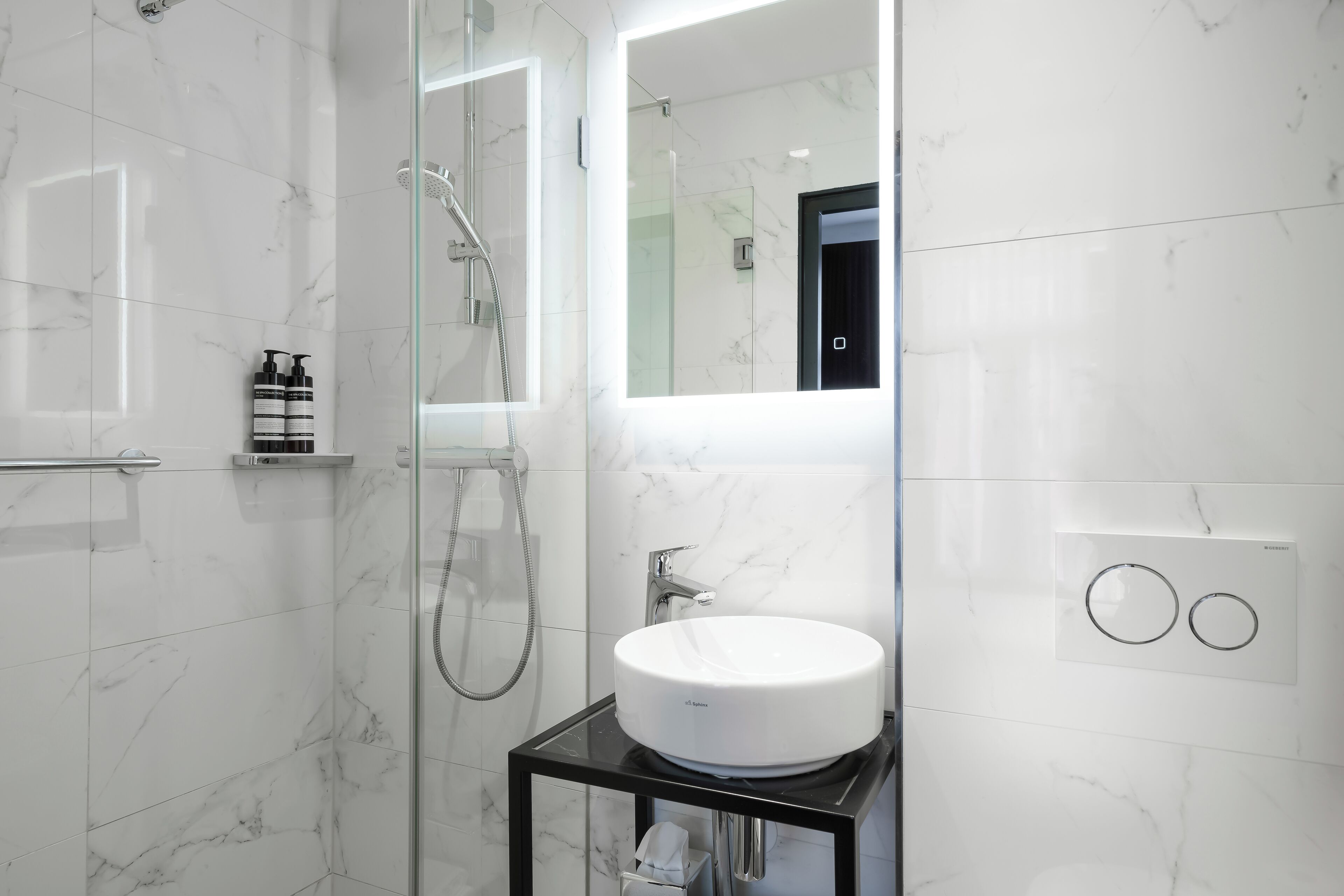 small twin with bunk bed | bathroom | shower, eco-friendly toiletries, hair dryer, towels