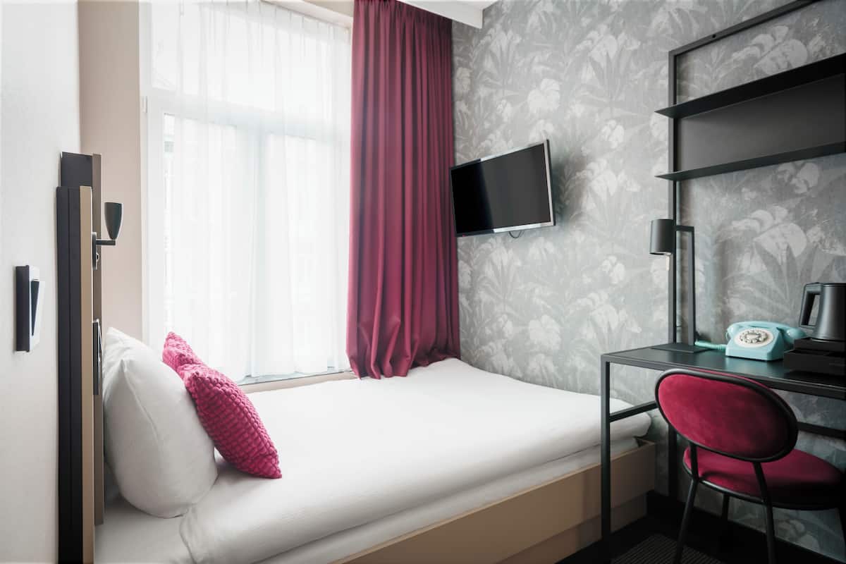Small Double Room | In-room safe, desk, blackout curtains, iron/ironing board