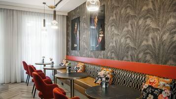 Dagelijks ontbijtbuffet (EUR 18.5 per persoon)