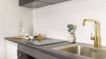 Doppia Deluxe | Angolo cottura privato | Frigorifero, forno, piano cottura, bollitore elettrico