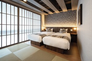 Tomannsrom – superior | Sengetøy av topp kvalitet, skrivebord, blendingsgardiner og lydisolert