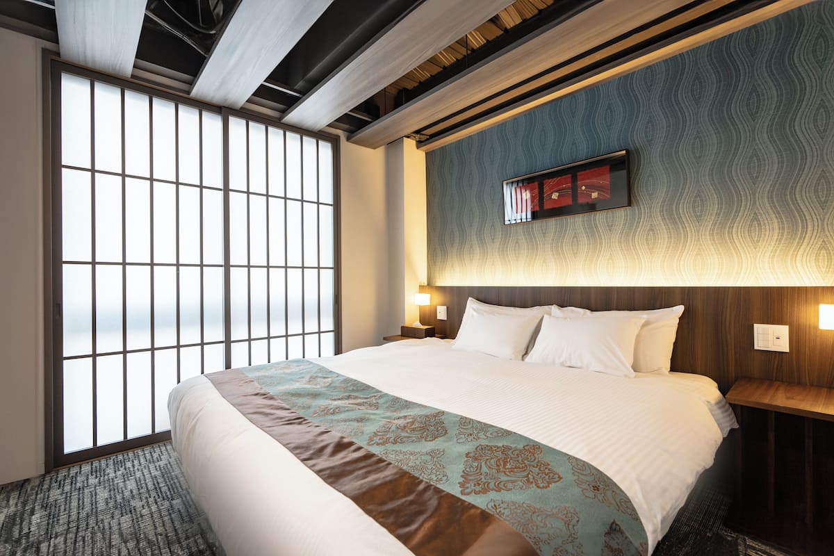 Premium bedding, desk, blackout curtains, soundproofing