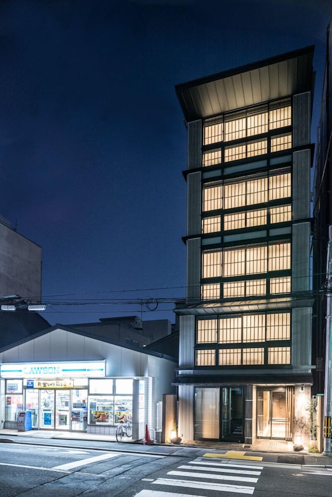 Hotel Crush on by null