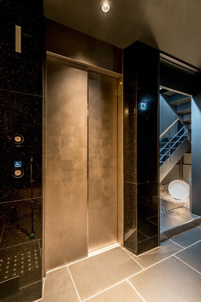 Hotel Crush on by null