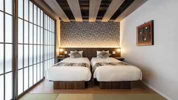 Ropa de cama de alta calidad, escritorio y cortinas blackout