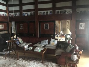 Interior - A house with a rural garden (魚津市)