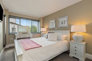 2 chambres, fer et planche à repasser, Wi-Fi gratuit, draps fournis