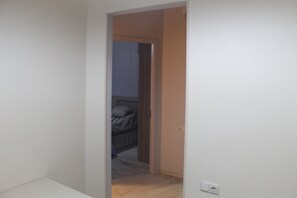 1 bedroom, iron/ironing board, free WiFi