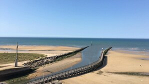 On the beach, white sand - Les 5 rûches (Courseulles-sur-Mer)