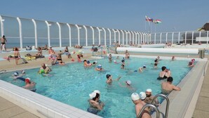 Outdoor pool - Les 5 rûches (Courseulles-sur-Mer)