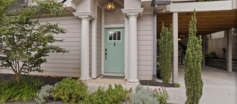 The Burrow-cozy boutique studio walkable to downtown