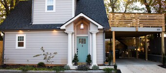 The Burrow-cozy boutique studio walkable to downtown