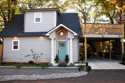 The Burrow-cozy boutique studio walkable to downtown