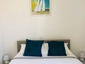 1 bedroom, iron/ironing board, free WiFi, bed sheets - LE GITE, Gîte 4. Clos des Aigrettes, 30m from La Cotinière Port. (ST PIERRE D'OLERON)