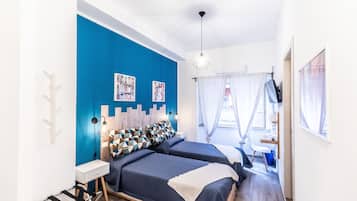 1 habitación, edredón, minibar y muebles diferentes