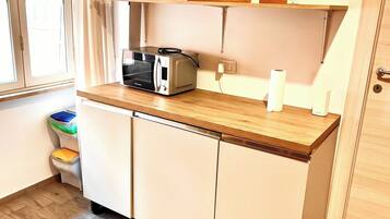 Appartement Supérieur | Cuisine privée | Micro-ondes dans l'espace commun, plaque de cuisson, machine à expresso