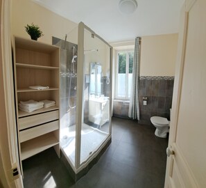 Triple Room | Bathroom