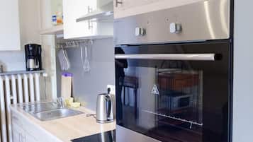 Apartment, 4 Schlafzimmer | Eigene Küche | Kühlschrank, Ofen, Herdplatte, Wasserkocher mit Kaffee-/Teezubehör