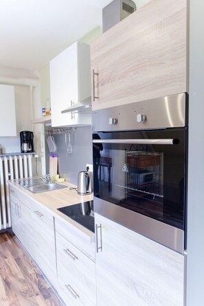 Apartment, 4 Bedrooms | Private kitchen | Fridge, oven, stovetop, coffee/tea maker - Ferienwohnung Bischoff (Winnweiler)