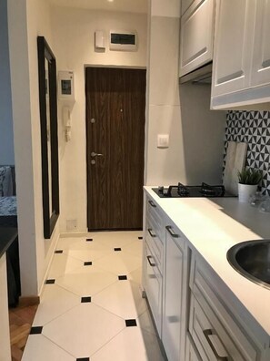 Suite estudio Confort | Cocina privada | Refrigerador, parrilla de estufa y tetera eléctrica