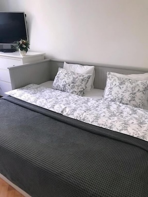 Comfort Studio Suite | Iron/ironing board, free WiFi, bed sheets - Studio Old Town Bednarska (Warsaw)