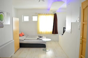 Design Apartment | Living area | LCD TV - Lorabel Apartmanház Hévíz (Hévíz)