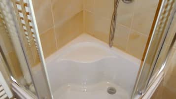 Appartamento Design | Bagno | Set di cortesia gratuito, asciugacapelli, asciugamani, shampoo