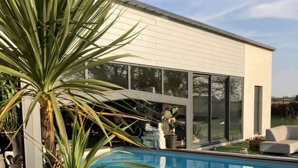 A modern house with a swimming pool, large windows, and a well-maintained garden. - Desir'Add (La Clisse)