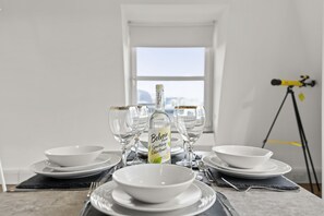 Panoramic Studio | In-room dining