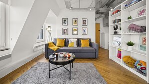 Panoramic Studio | Living area | Flat-screen TV - Stay In Cardiff Crichton House (Cardiff)