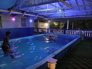 Outdoor pool - Jacuzy, pool and lake at the same house. (Colon)