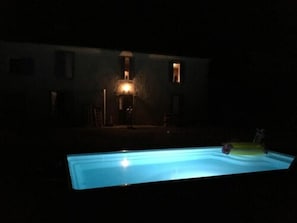 En säsongsöppen utomhuspool