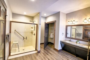 Combined shower/bathtub, jetted bath, hair dryer, towels