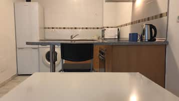 Comfort Apartment | Private kitchen | Microwave, stovetop, coffee/tea maker, electric kettle