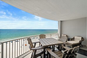 Outdoor dining - Gulf front condo with large balcony overlooking Gulf of America (Gulf Shores)