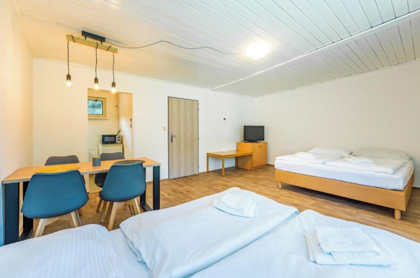 Family Bungalow | Desk, laptop workspace, free WiFi, bed sheets