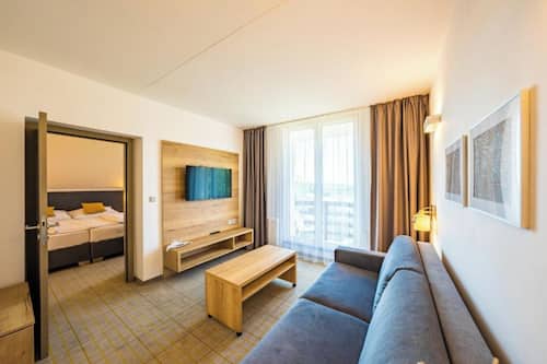 华丽开间套房 | 办公桌、笔记本电脑工作区、免费 WiFi、床单